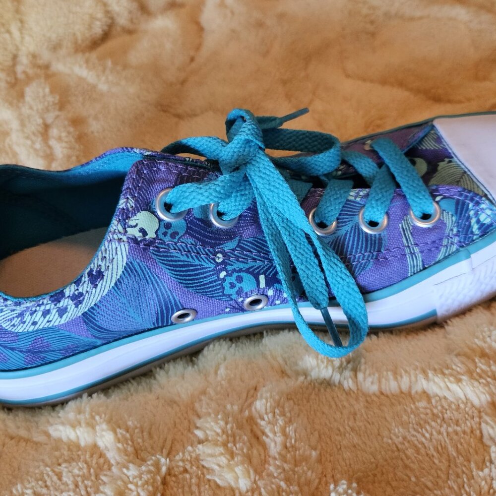Women's Blue & Purple Tropical Skull Converse Low Top Shoes Canvas Sneakers Sz 7 - Picture 7 of 11